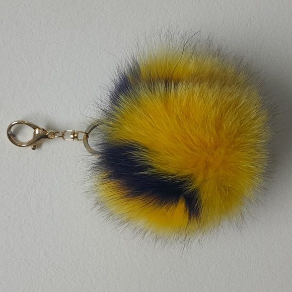 Fur Pompom Key Holder - Picture 6 of 6
